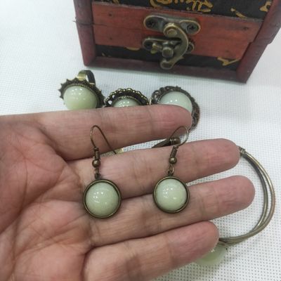 Moda Desenli Koyu Reçine Takı Setinde Glow